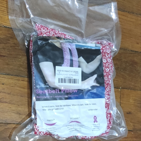 NWT rainbowstar red & white floral seatbelt pillow - Picture 2 of 3